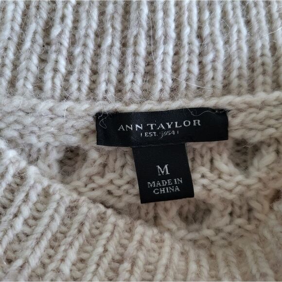 Ann Taylor size M Cream Knit Short-sleeve Sweater - Picture 3 of 3